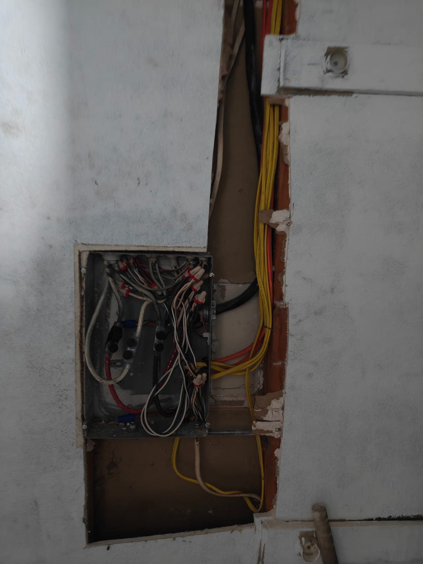 Device box wiring in a wall
